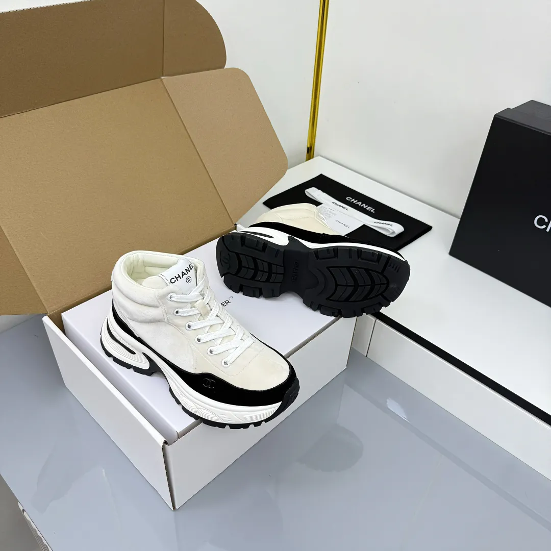 👟👟Ex-factory price 700👟👟 Chanel bread shoes ~ original calfskin panda shoes Chanel 25C latest hot style panda black and white sports shoes casual sneakers Xiaoxiang hot item classic black and white panda color coco girls must pay Fabric: original custom mixed sheepskin lining: original imported breathable mesh lining outsole: Original molded rubber + TPU combination Size: Women's 35-41